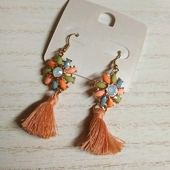 😻 3 For $15 Gemstone Flower Tiny Tassel Dangles - Picture 2 of 3